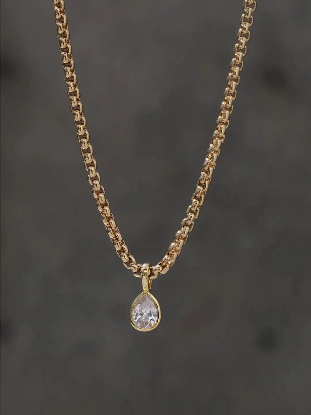 The Sloane necklace in gold